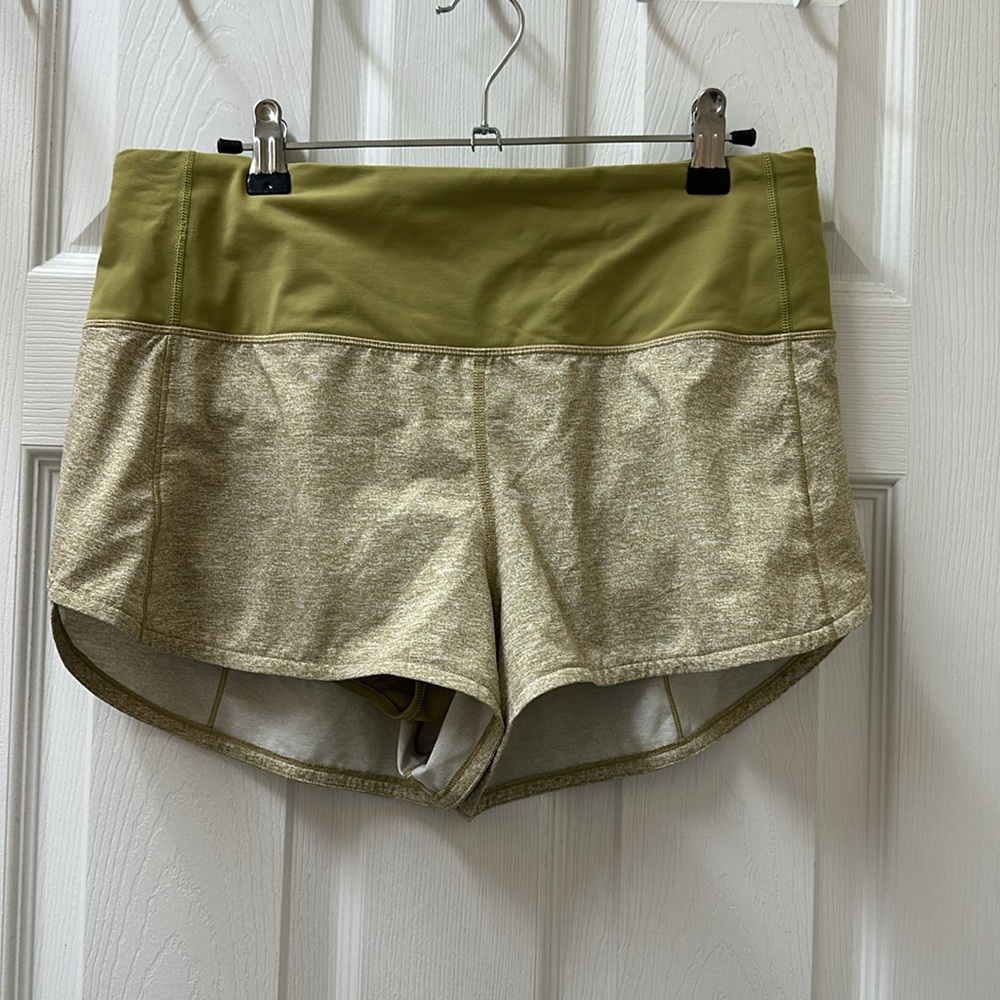 LIKE NEW! Lululemon Speed Up Short High-Rise 2.5" - Picture 6 of 16
